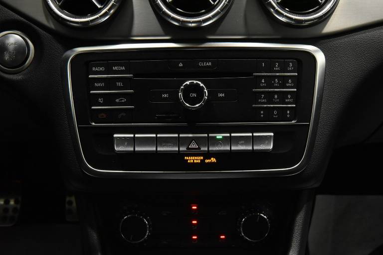 MERCEDES-BENZ CLA 180 11
