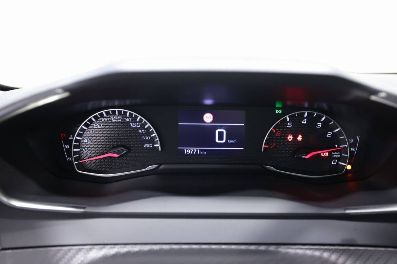 PEUGEOT 208 8