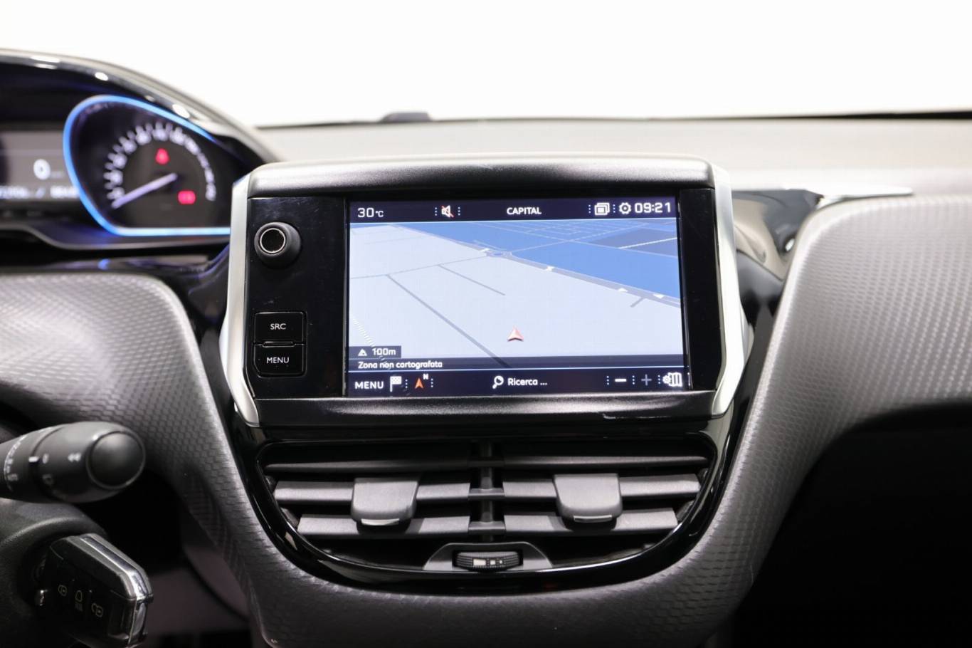 PEUGEOT 2008 27