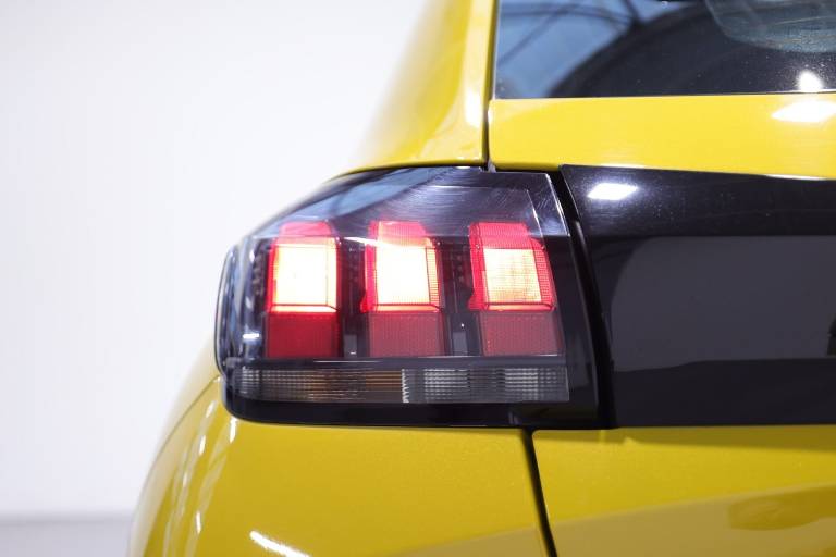 PEUGEOT 208 41