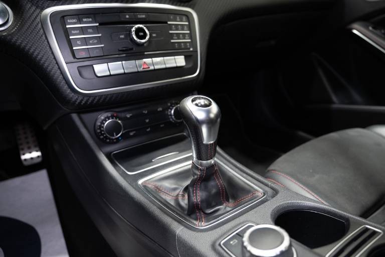 MERCEDES-BENZ A 180 27