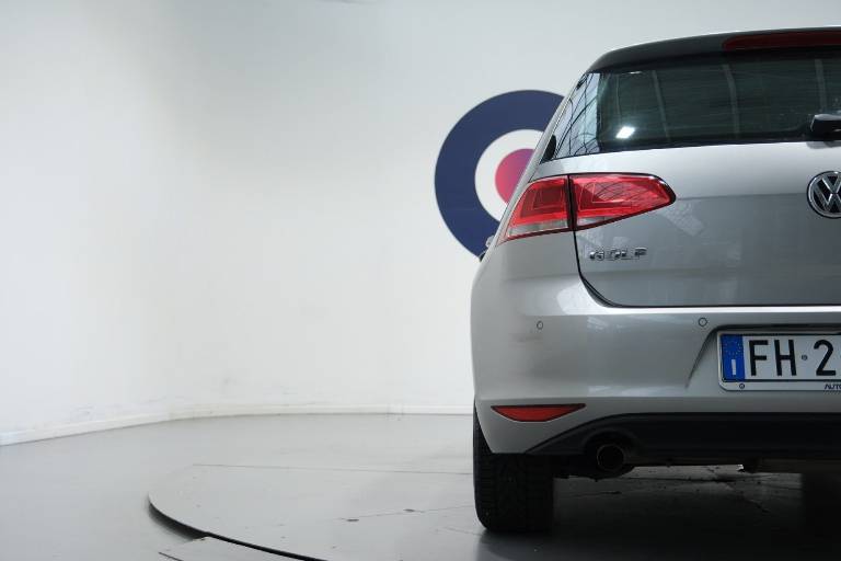VOLKSWAGEN Golf 47
