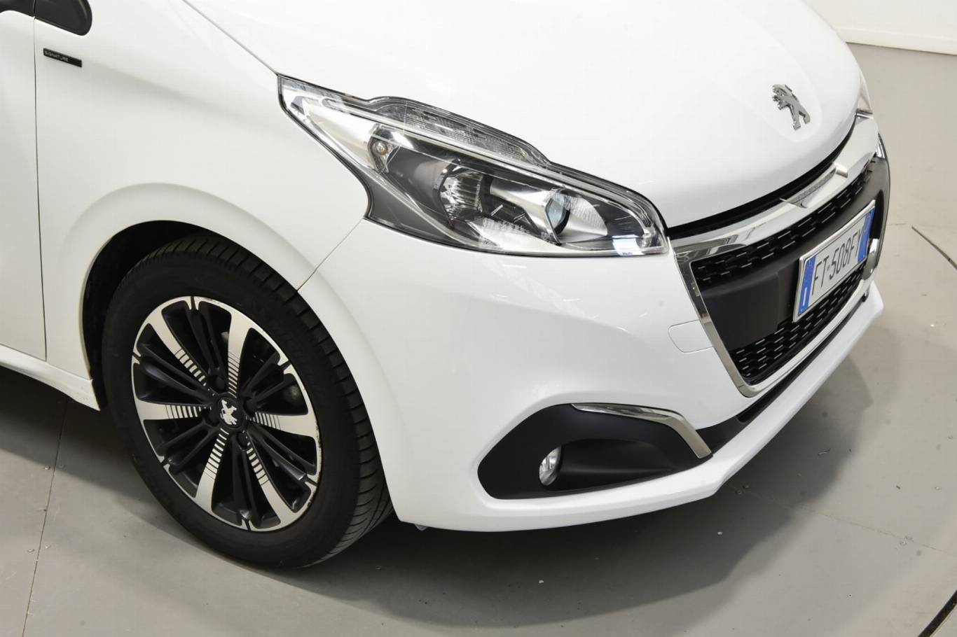 PEUGEOT 208 44