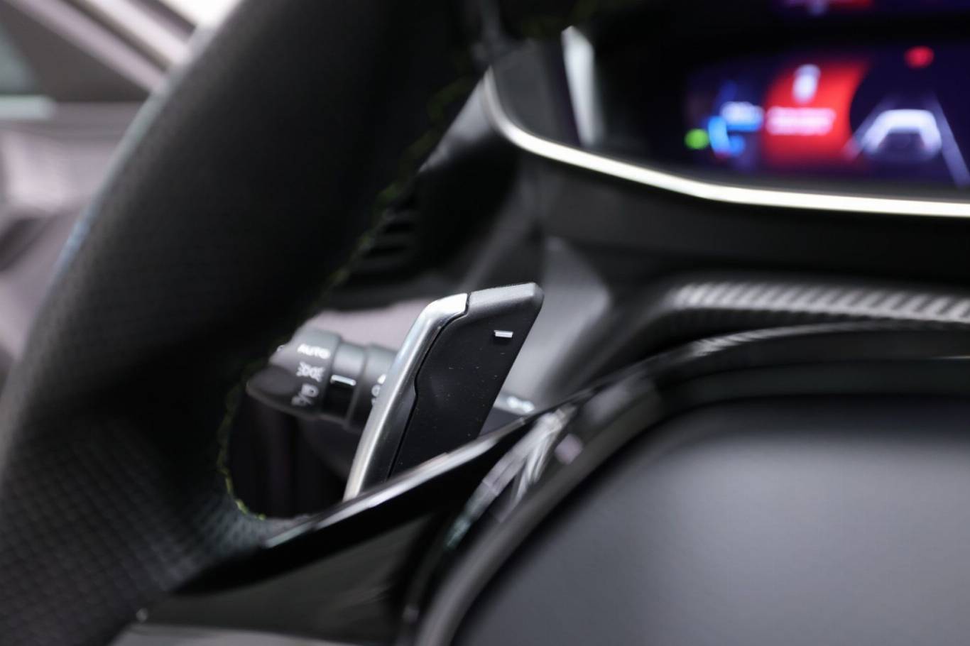 PEUGEOT 208 24