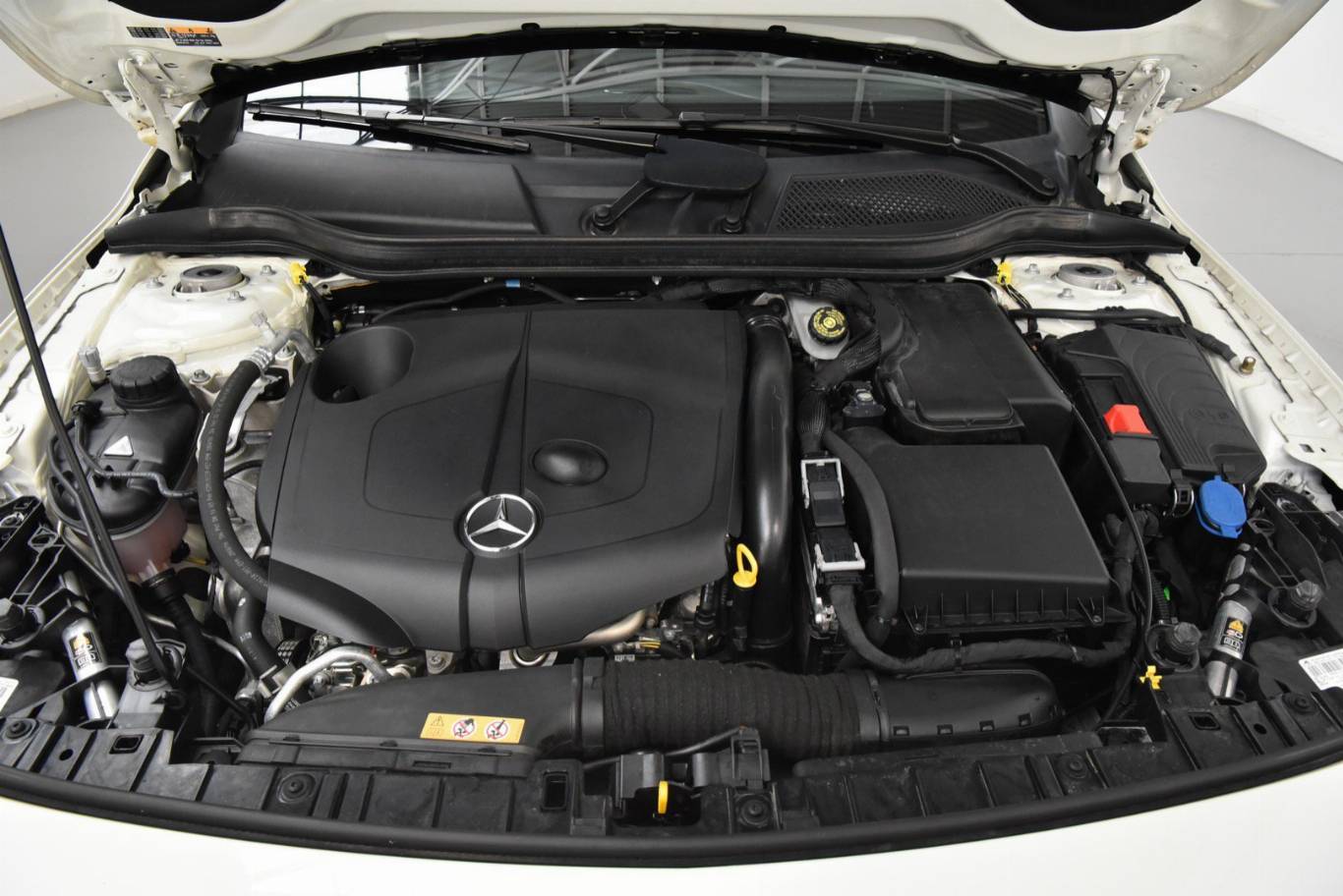 MERCEDES-BENZ GLA 200 8