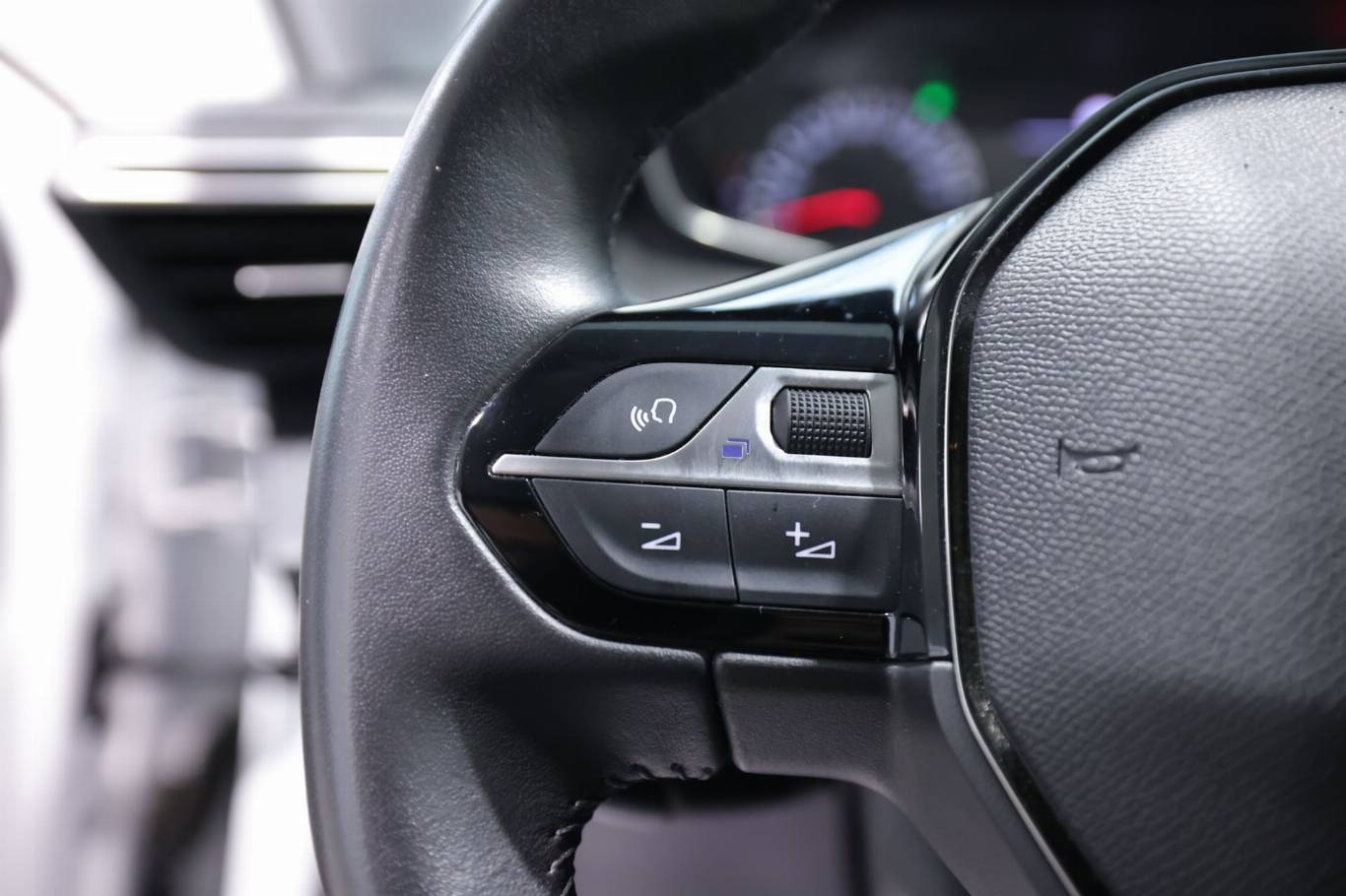 PEUGEOT 208 20