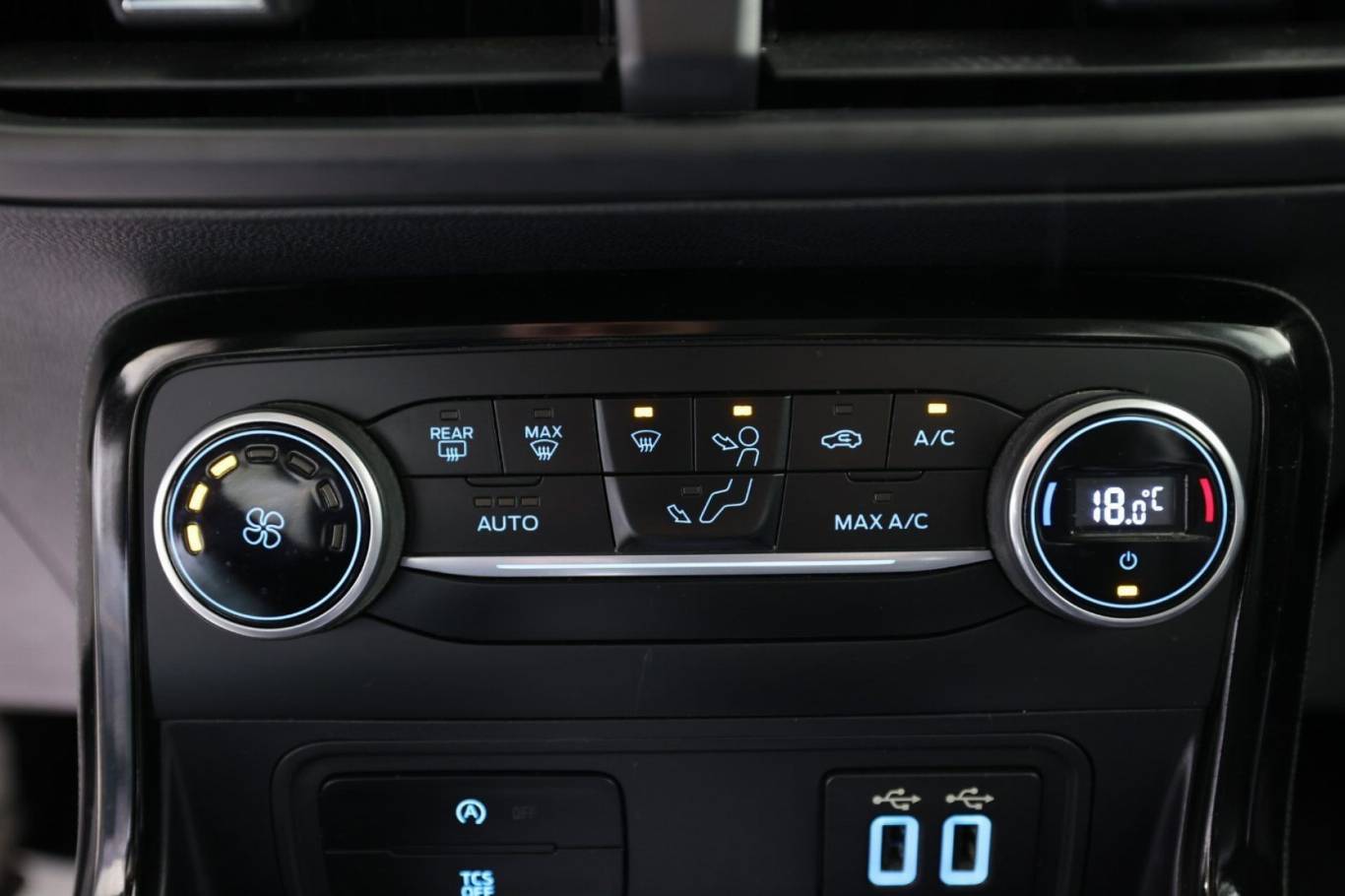 FORD EcoSport 27