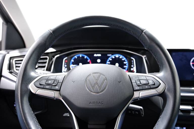 VOLKSWAGEN Polo 6