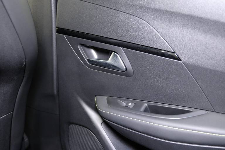 PEUGEOT 208 42