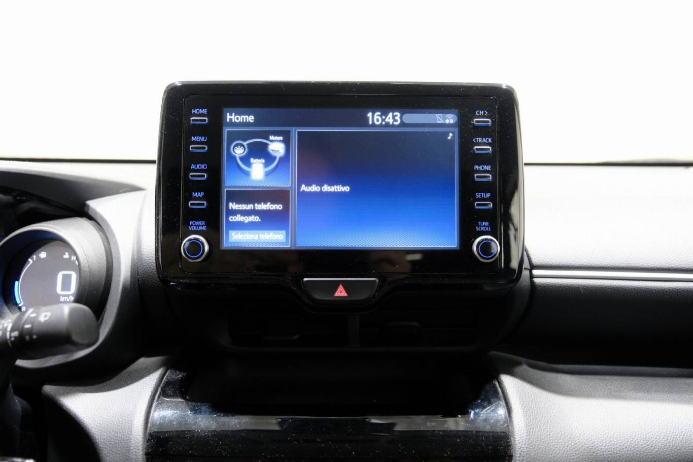 TOYOTA Yaris Cross 9