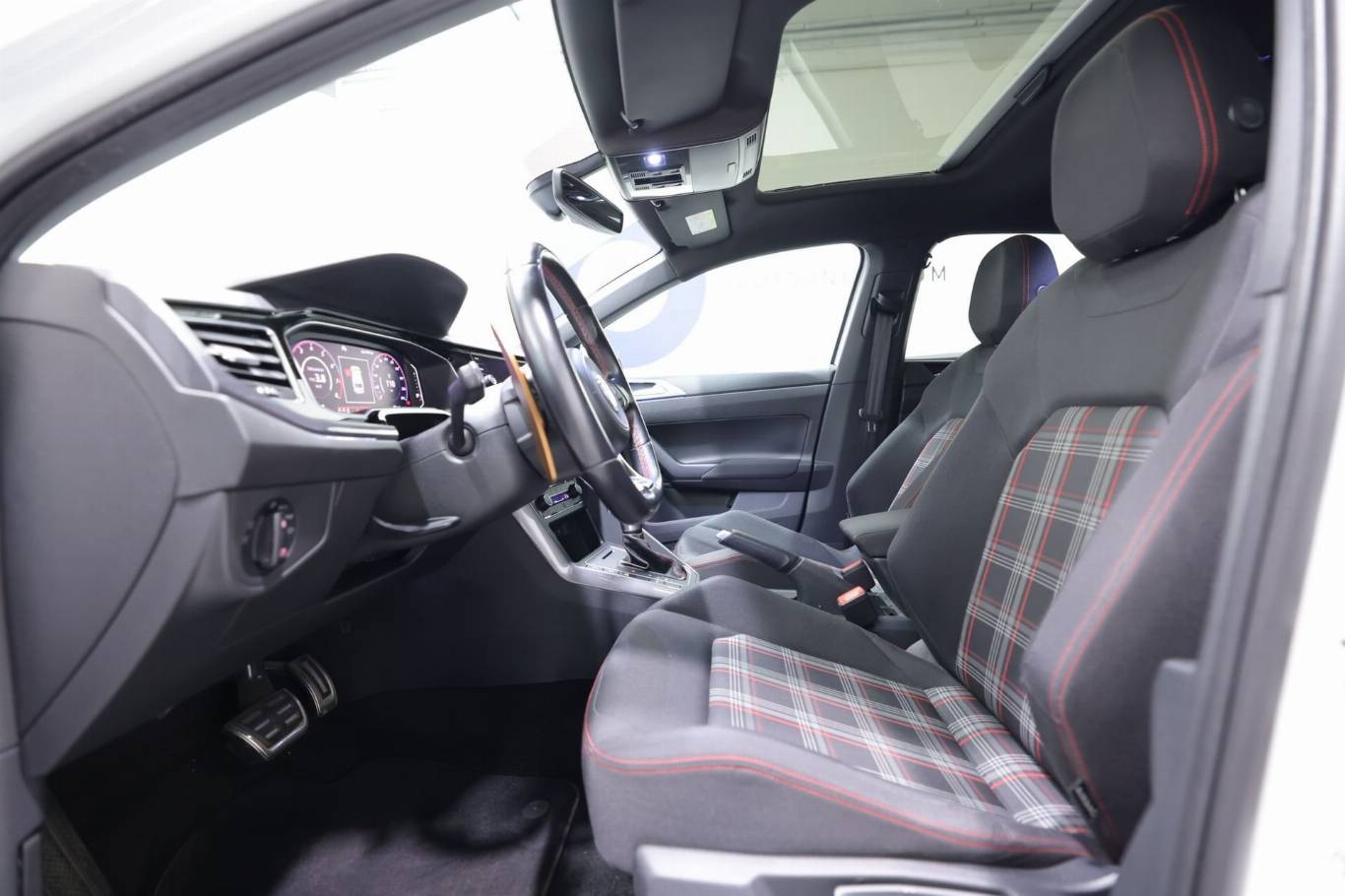 VOLKSWAGEN Polo 21