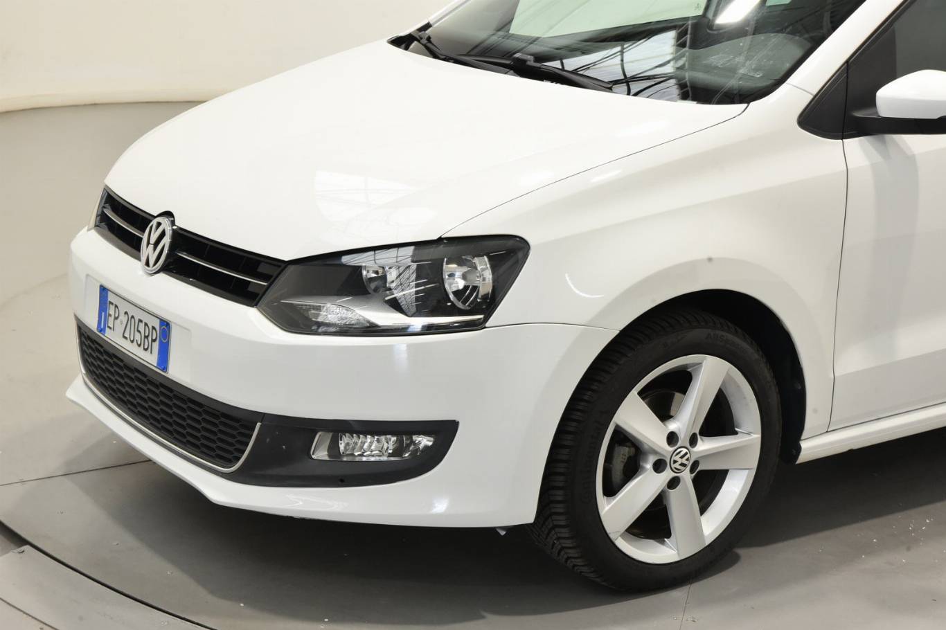 VOLKSWAGEN Polo 27
