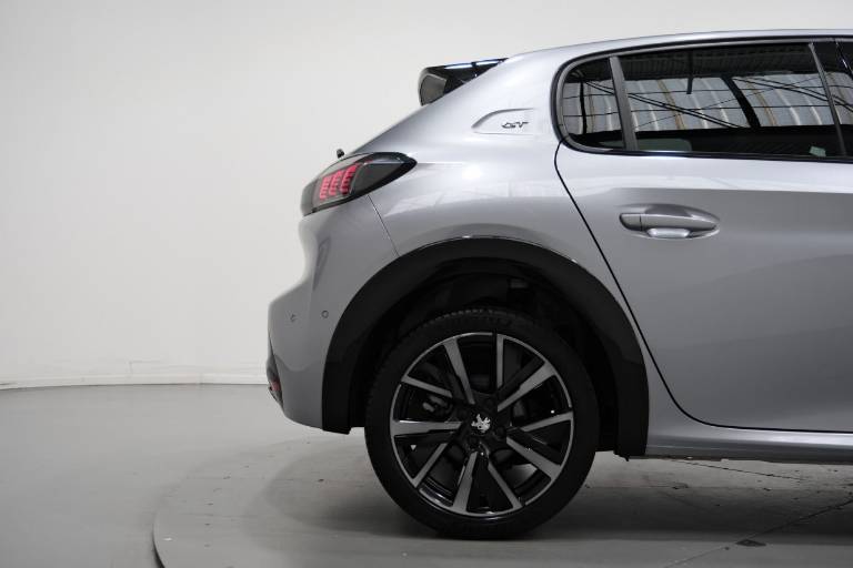 PEUGEOT 208 58