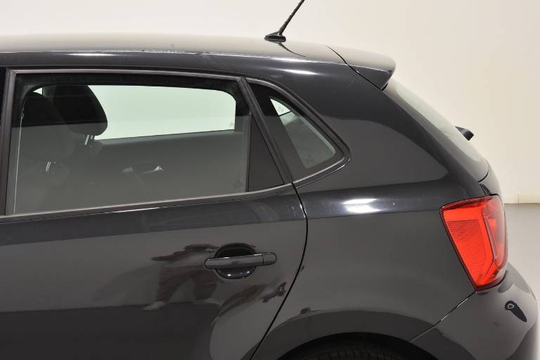 VOLKSWAGEN Polo 36