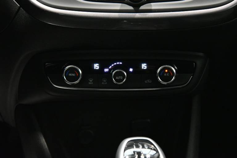 OPEL Crossland X 11