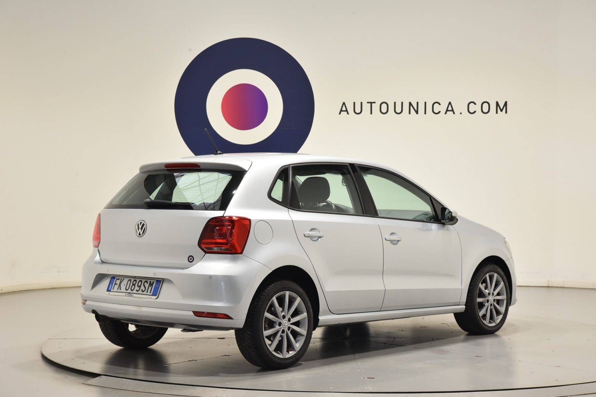 VOLKSWAGEN Polo