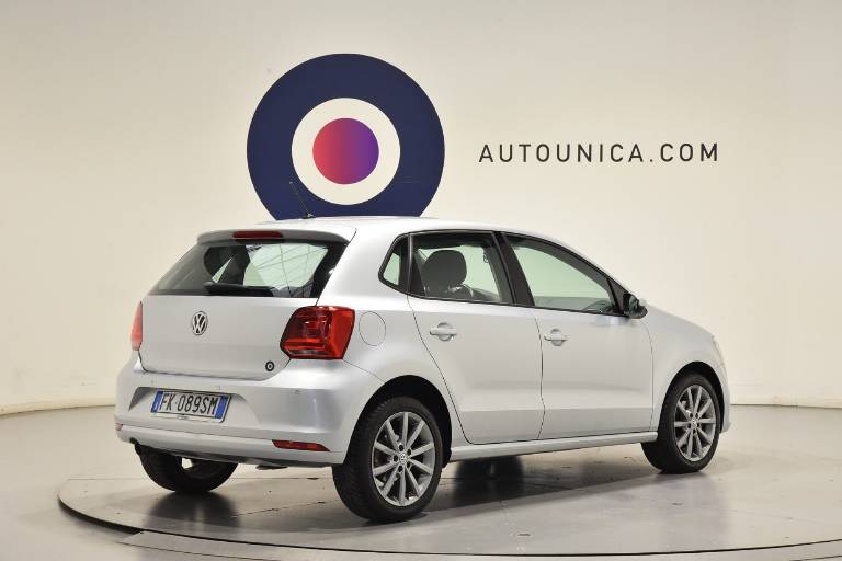 VOLKSWAGEN Polo 6