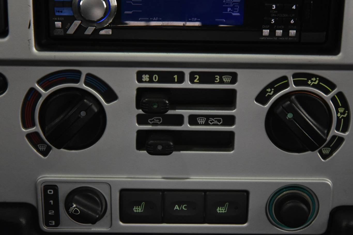 LAND ROVER Defender 9