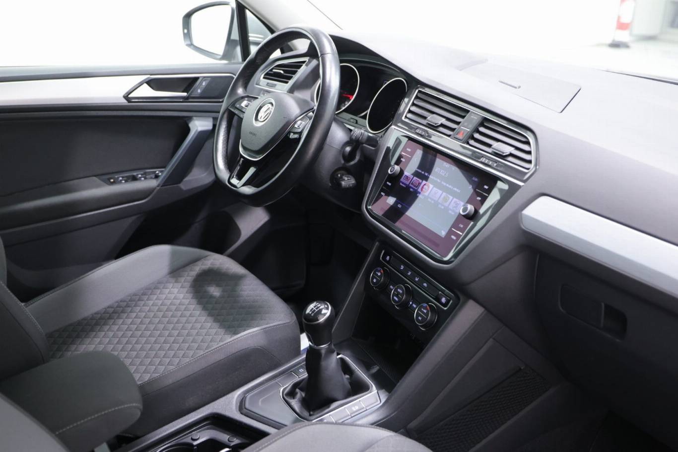 VOLKSWAGEN Tiguan 45