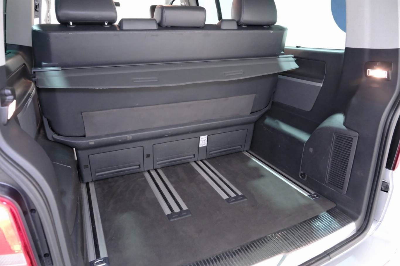 VOLKSWAGEN T5 Multivan 57