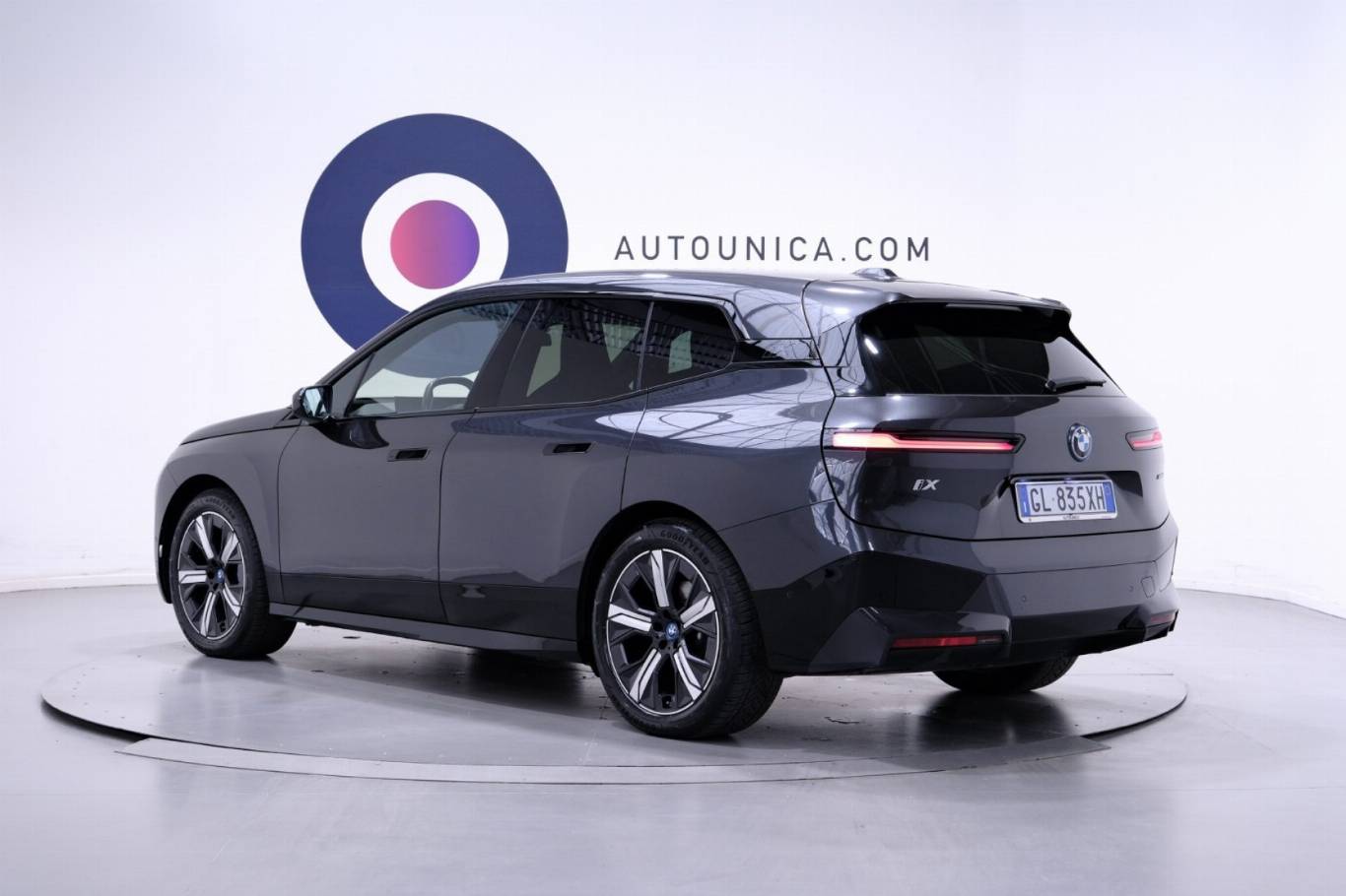 BMW IX 18