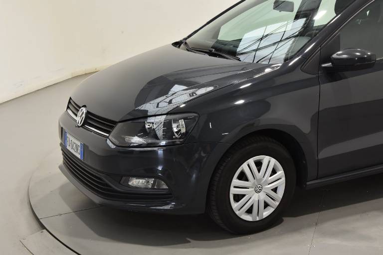 VOLKSWAGEN Polo 15