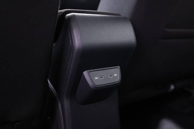 VOLKSWAGEN Polo 37