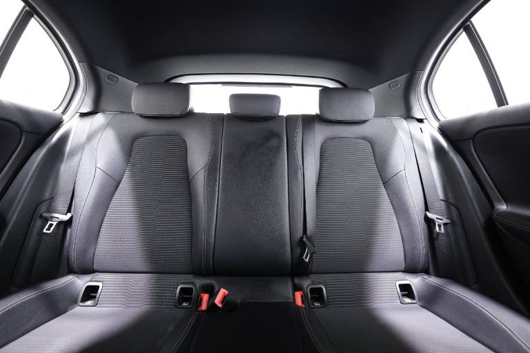 MERCEDES-BENZ A 180 39