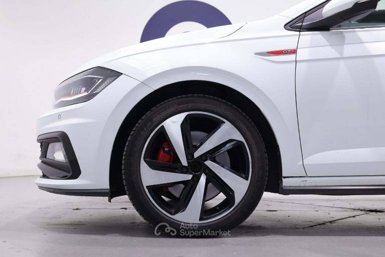 VOLKSWAGEN Polo 13