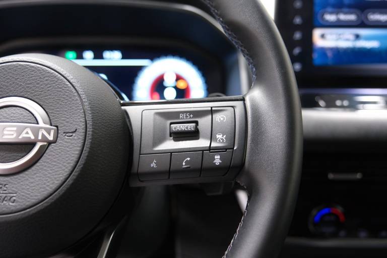 NISSAN Qashqai 24
