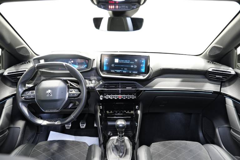 PEUGEOT 208 11