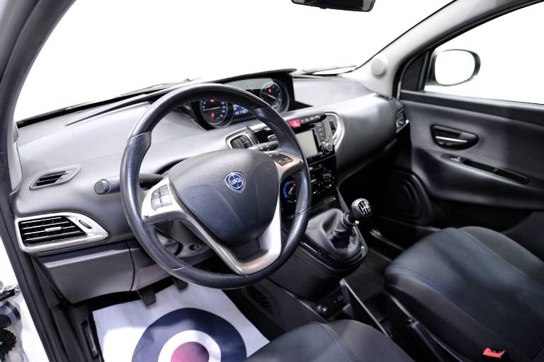 LANCIA Ypsilon 5