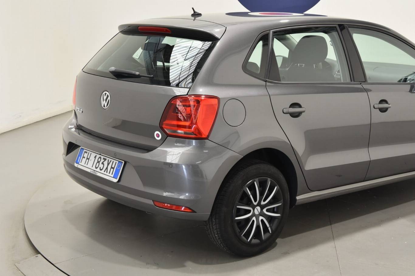 VOLKSWAGEN Polo 19