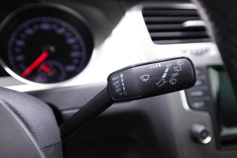 VOLKSWAGEN Golf 24