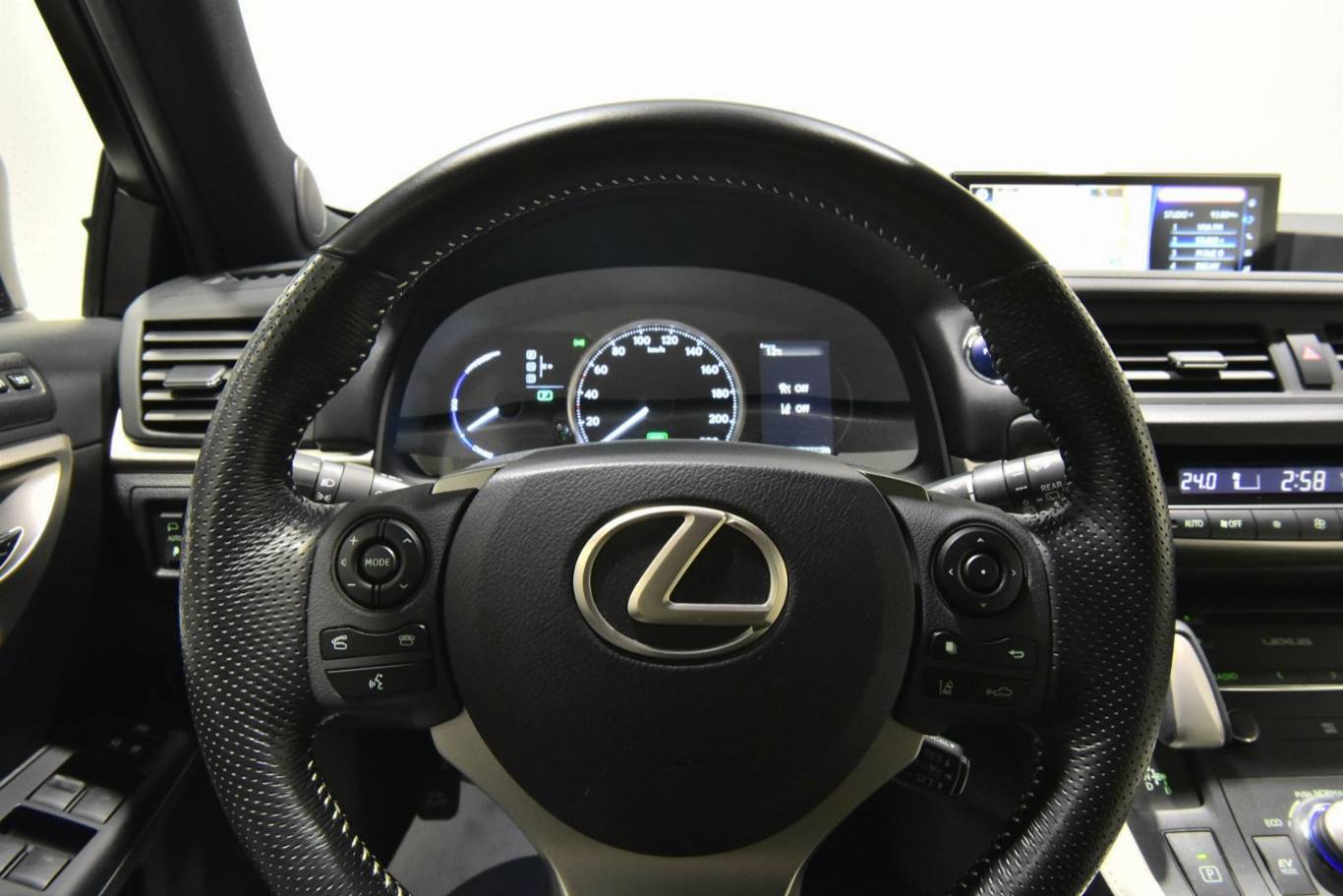 LEXUS CT 200h 22