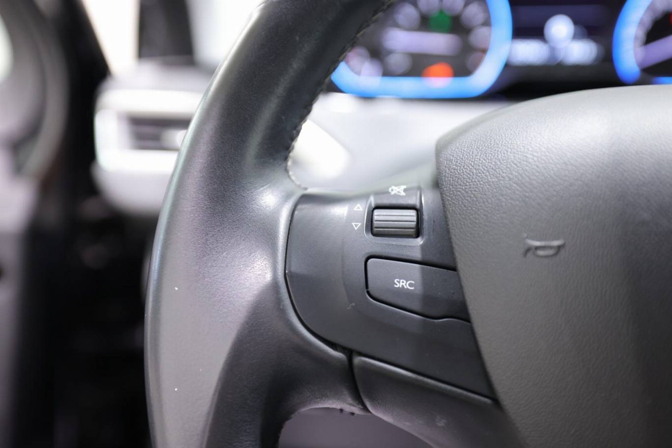 PEUGEOT 2008 21