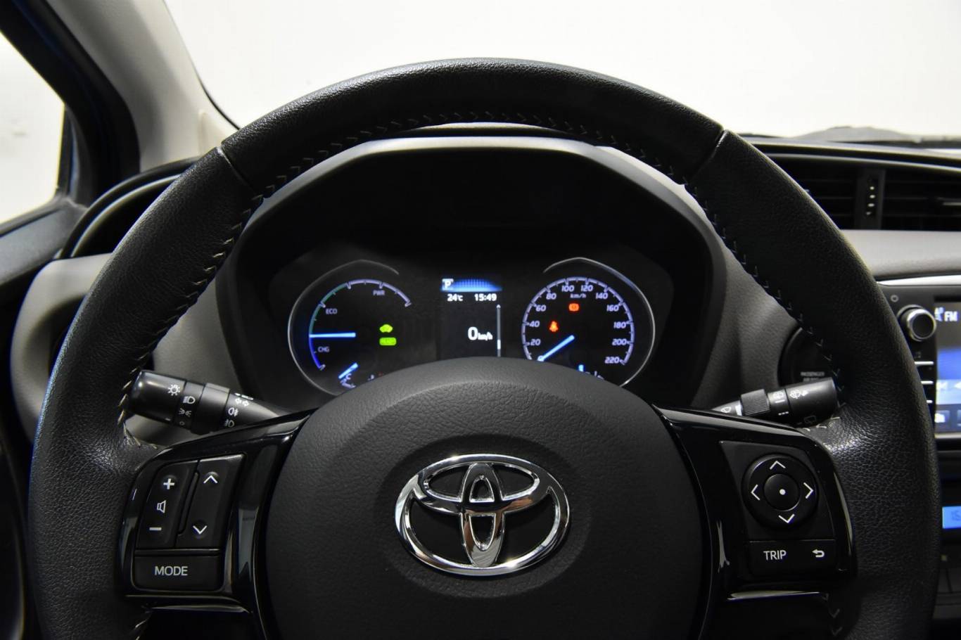TOYOTA Yaris 9