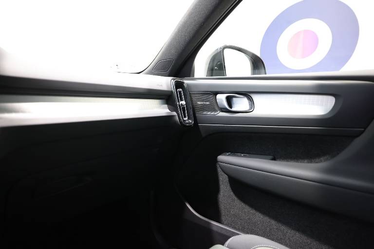 VOLVO XC40 32