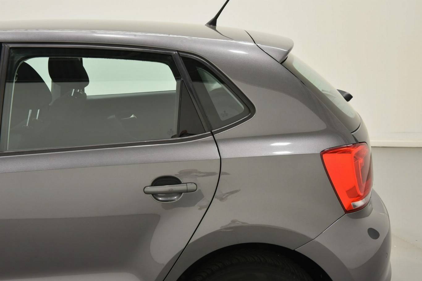 VOLKSWAGEN Polo 44