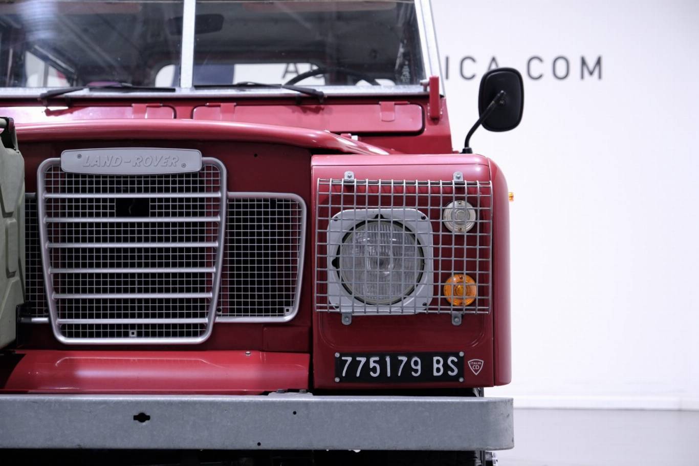 LAND ROVER Defender 33