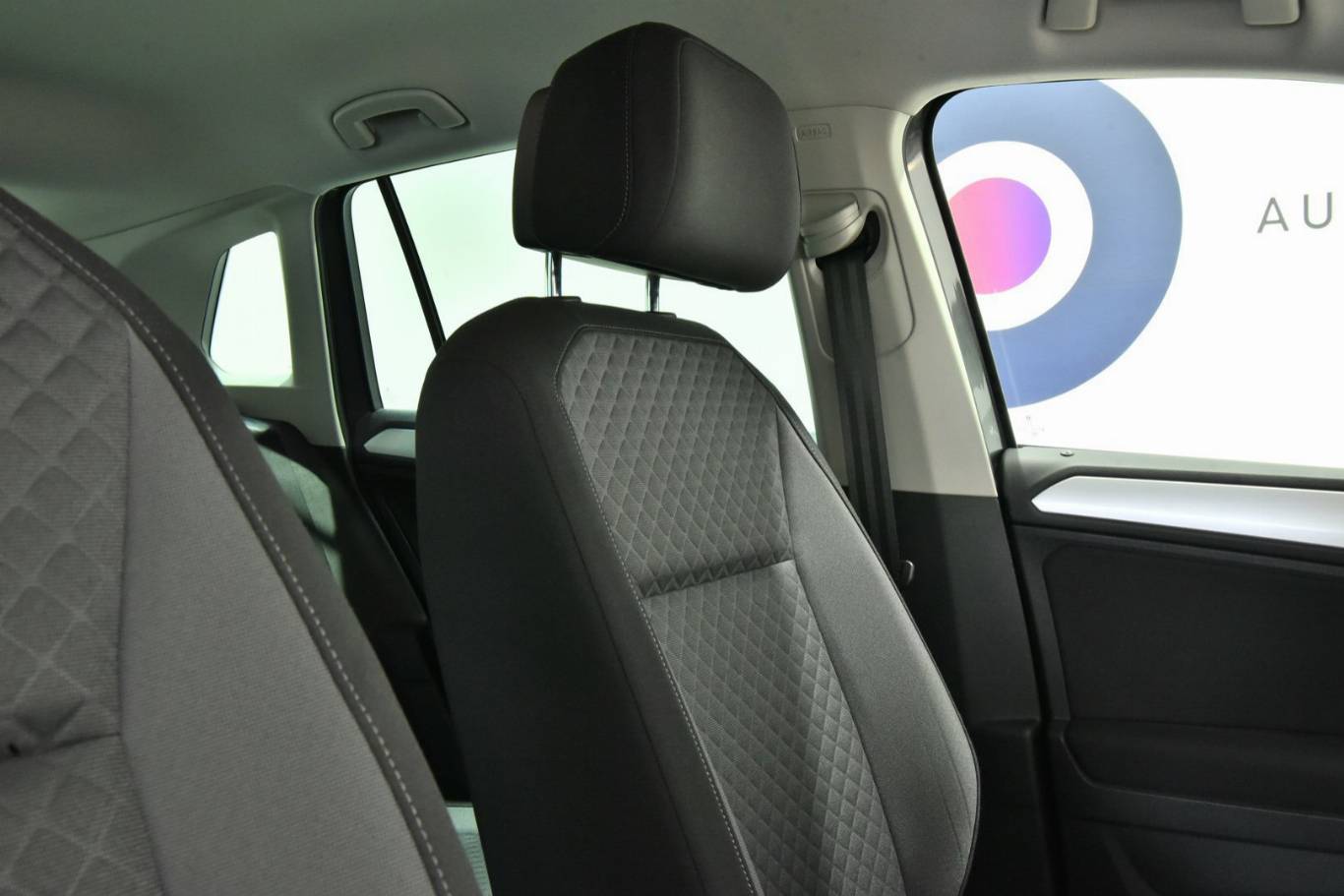 VOLKSWAGEN Tiguan 51