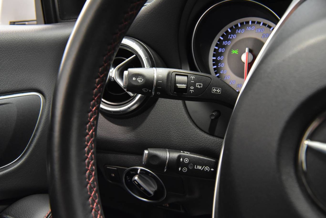 MERCEDES-BENZ CLA 200 25