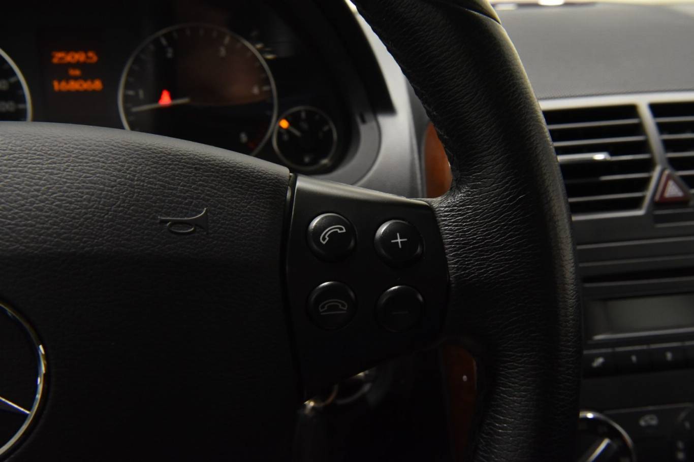 MERCEDES-BENZ A 180 11