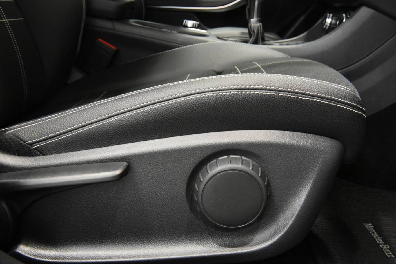 MERCEDES-BENZ A 180 51