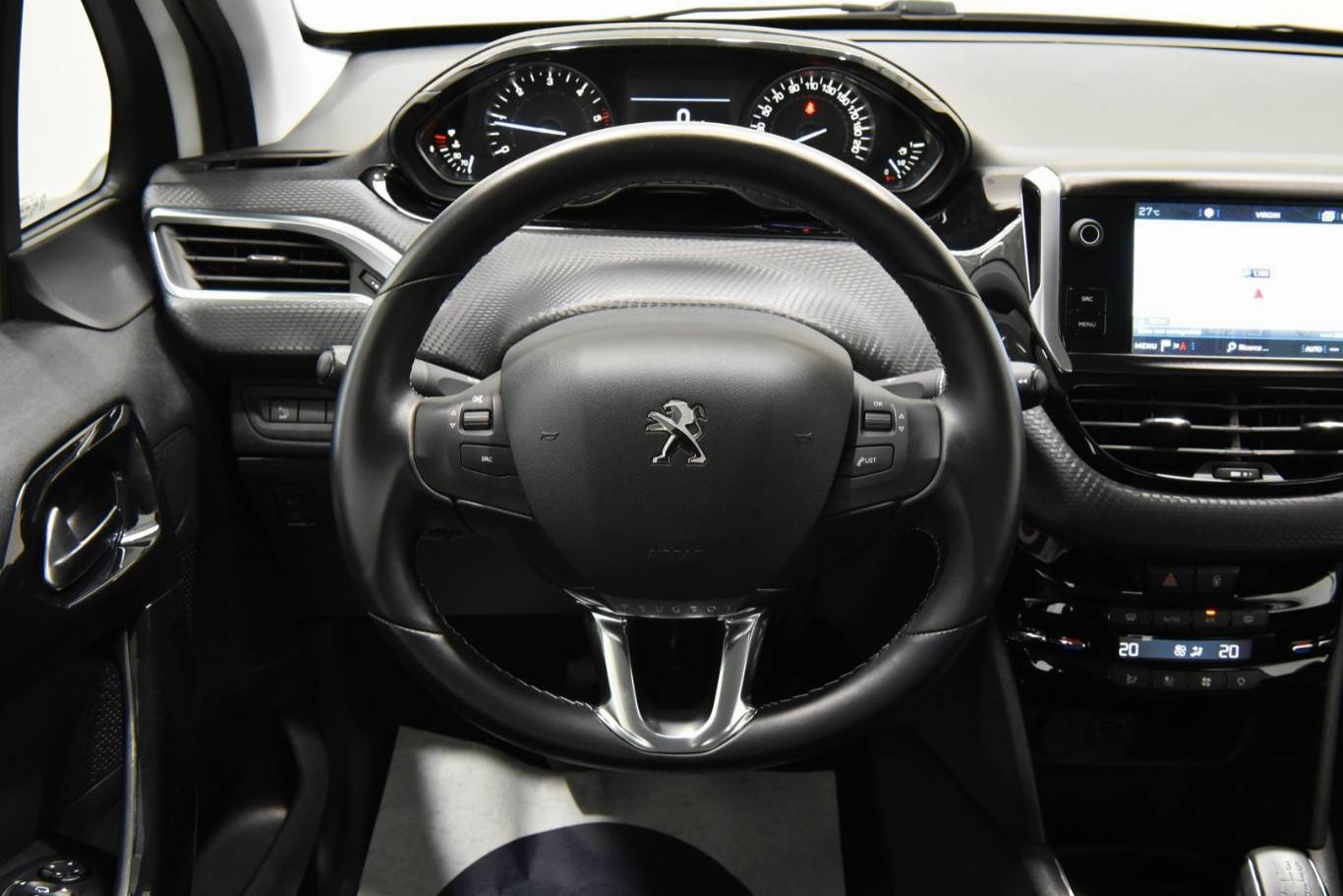 PEUGEOT 208 23