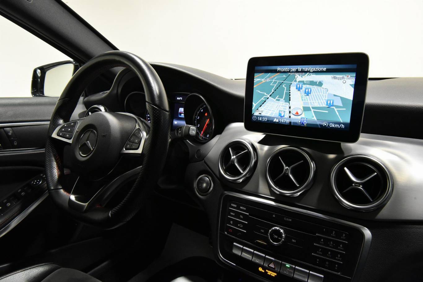 MERCEDES-BENZ GLA 180 28