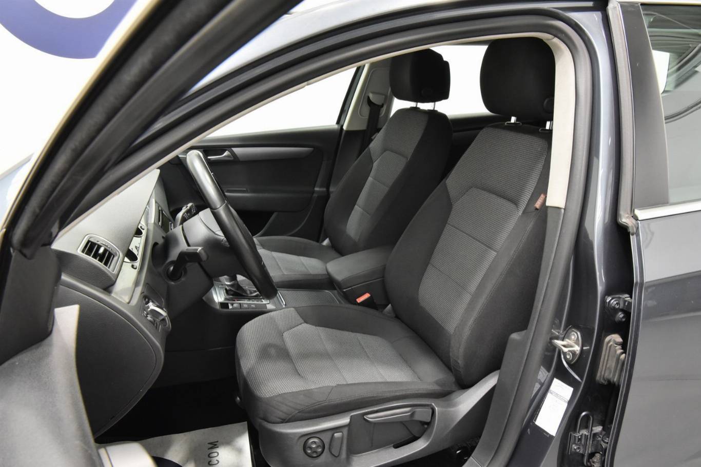 VOLKSWAGEN Passat 4