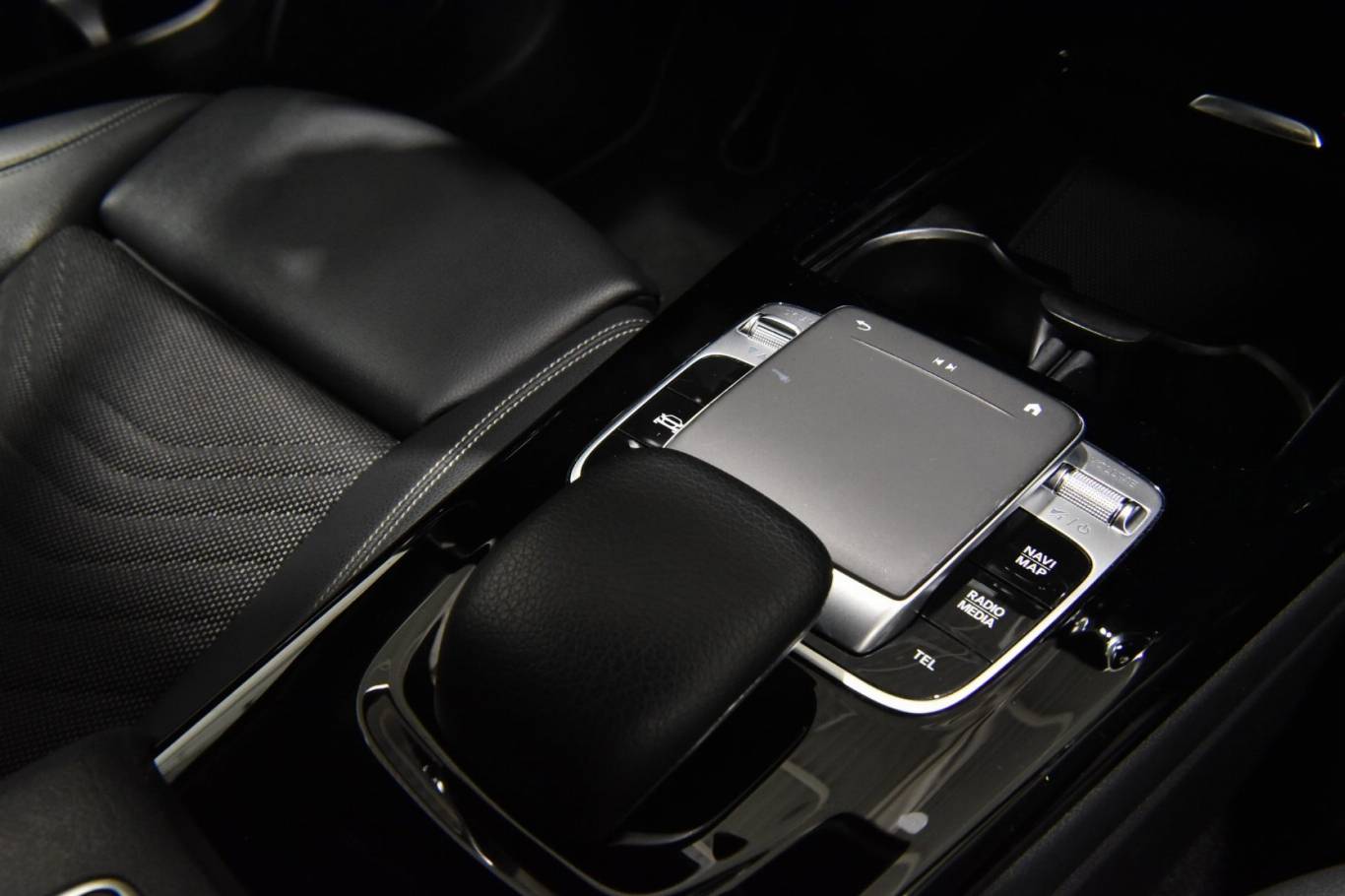 MERCEDES-BENZ A 180 19