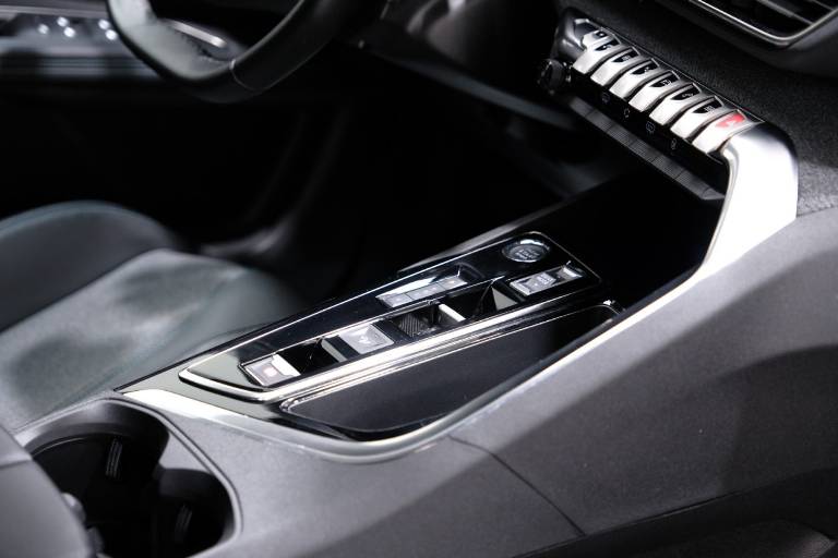 PEUGEOT 3008 57