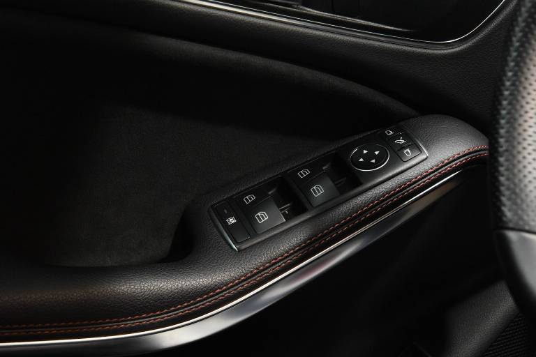 MERCEDES-BENZ CLA 180 39